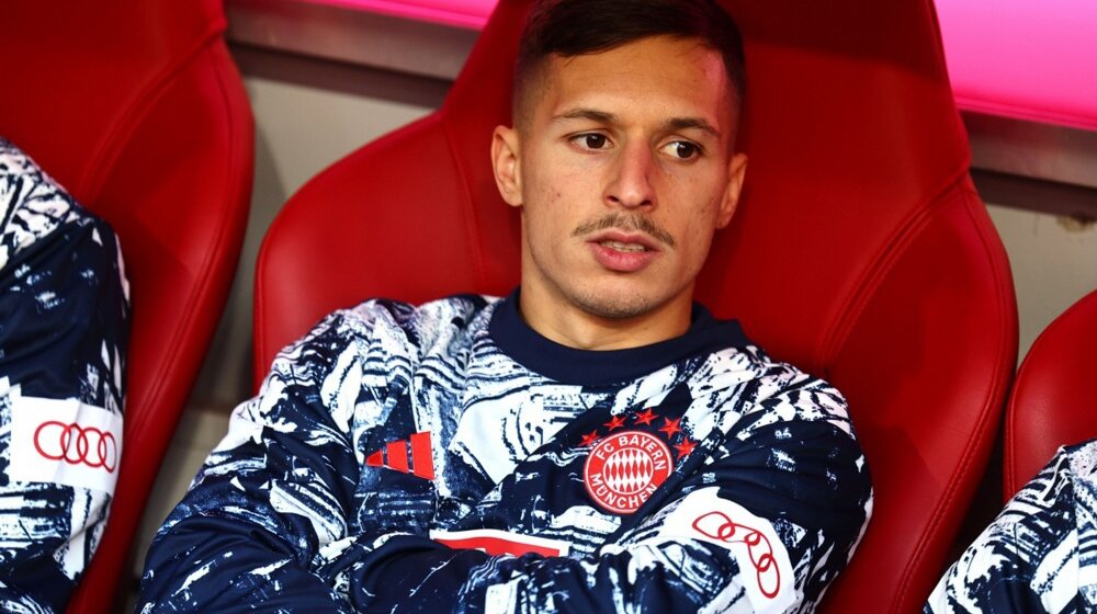 Brajan Saragosa zakucan za klupu Bajerna iz Minhena 1