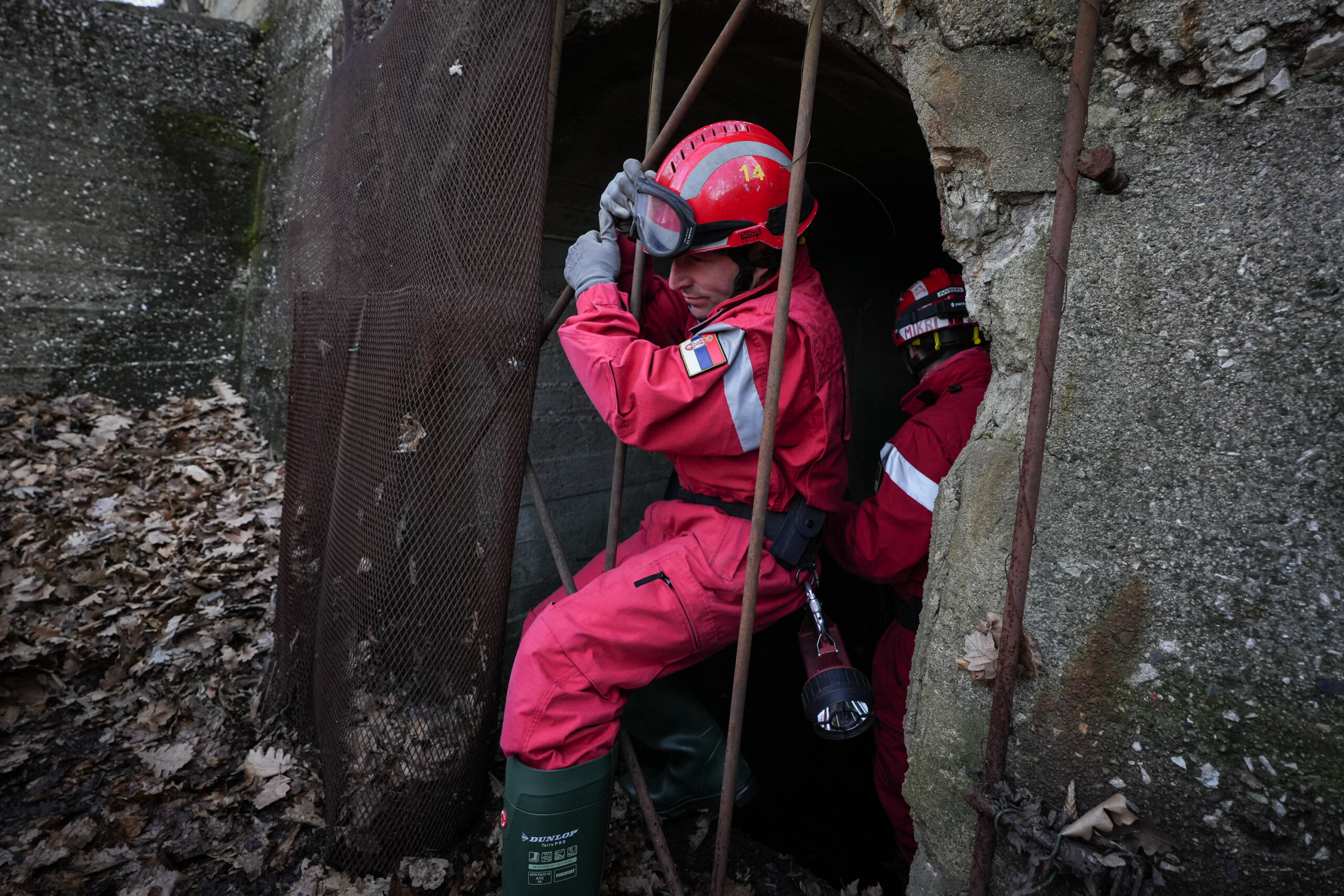MUP se oglasio o potrazi za nestalom devojčicom: Pretraženi su tuneli, podzemni kanali i šahtovi, nisu pronađeni nikakvi tragovi (FOTO) 3
