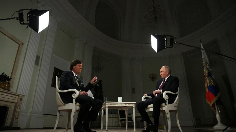 Moskovski tajms: Putinov intervju sa Takerom Karslonom prikazuje se ruskoj deci u školama 1