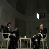 Moskovski tajms: Putinov intervju sa Takerom Karslonom prikazuje se ruskoj deci u školama 6