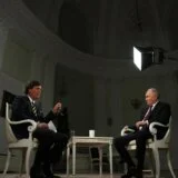 Moskovski tajms: Putinov intervju sa Takerom Karslonom prikazuje se ruskoj deci u školama 8