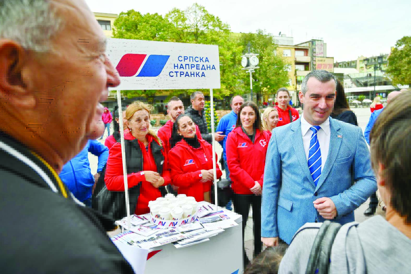 Kese za povraćanje sa Vučićevim likom 1