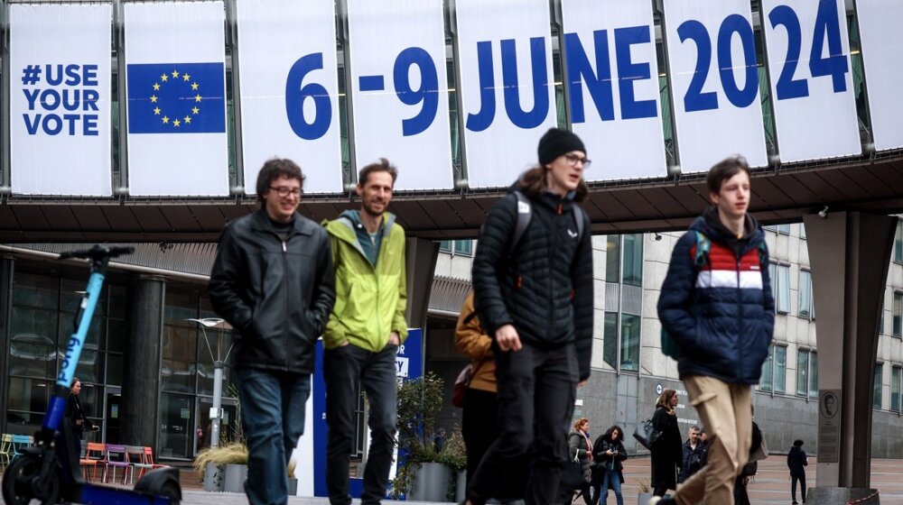 "Širom Evrope čuje se zvuk pušaka, na raskrsnici smo": Gardijan o izborima u Evropskom parlamentu 1