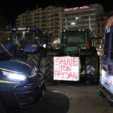Poljoprivrednici blokirali Trijumfalnu kapiju u Parizu, uhapšeno 66 osoba 11