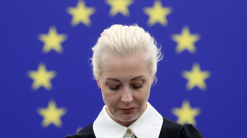 "Ljoša, hvala ti za 26 godina apsolutne sreće": Julija Navaljni nekoliko minuta nakon sahrane supruga 1