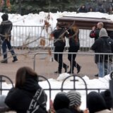 (VIDEO) Sahranjen Aleksej Navaljni: Ruski opozicionar na groblju u Moskvi ispraćen uz zvuke pesme Frenka Sinatre "My Way" 6