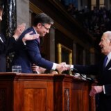 "Pokazao je da nije uveli starac već inspirativni vođa. Ali, da li će mu to biti dovoljno za reizbor?": Gardijan u analizi Bajdenovog govora o stanju Unije 2