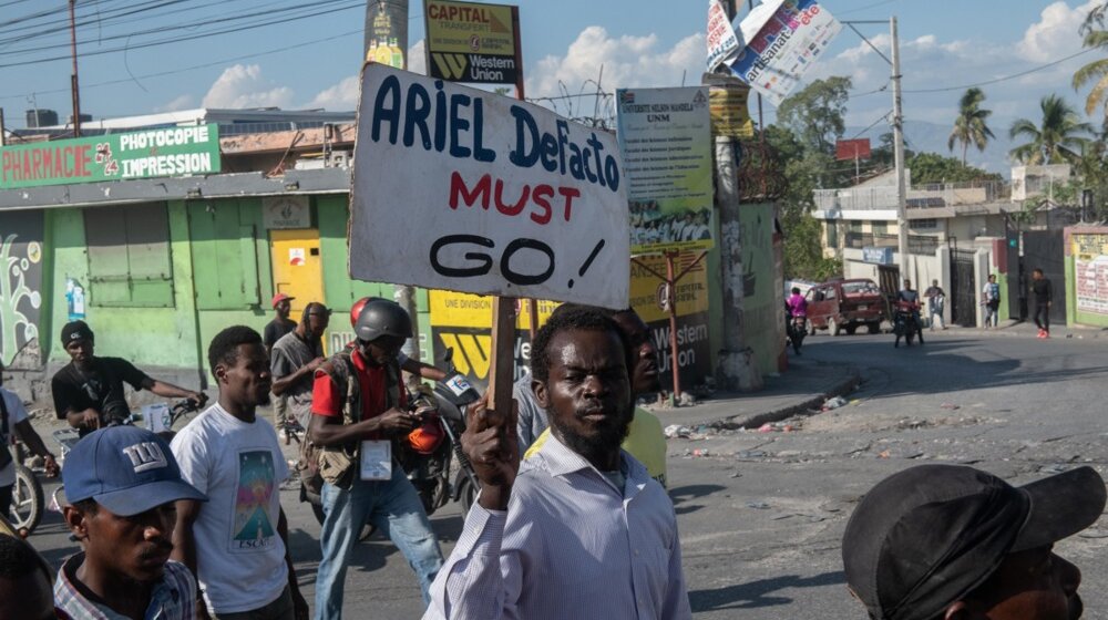 Posle ostavke premijera: I moćne bande u borbi za vlast na Haitiju 1