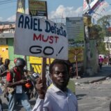 Huligani napali dva najbogatija dela glavnog grada Haitija, ubijeno 12 ljudi 3