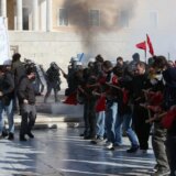 U Grčkoj sukobi tokom studentskih demonstracija protiv privatnih univerziteta, pet povređenih (FOTO) 4