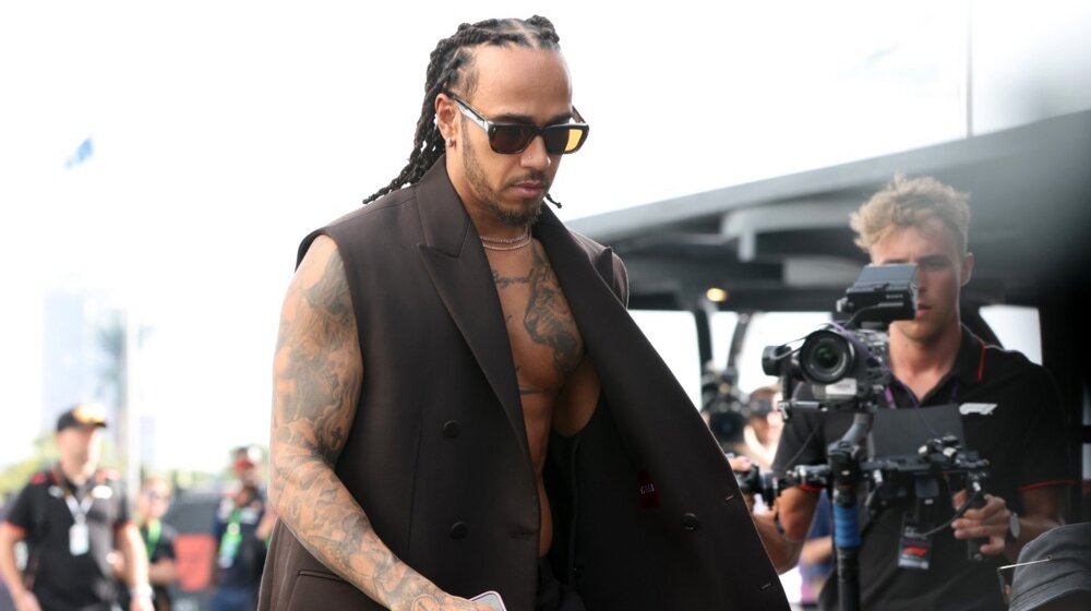 Hamilton: Ponosan sam na Suzi Volf zbog sudskog procesa protiv FIA 1