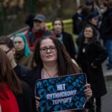 (VIDEO) Incidenti prvog dana izbora u Rusiji, paljenje glasačkih kutija, polivanje mastila po listićima širom zemlje 5