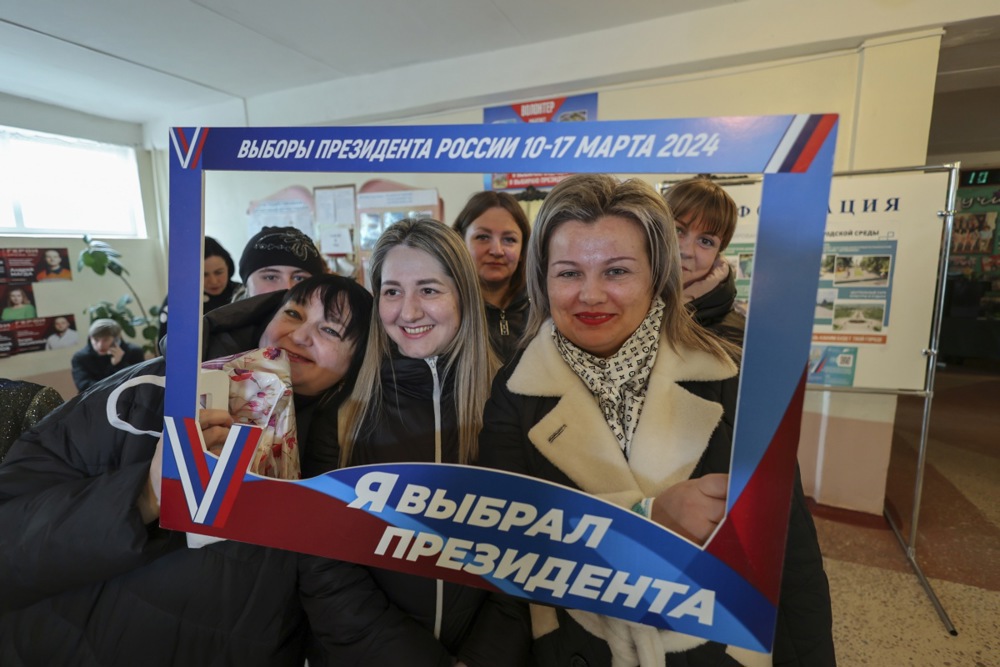 Kako su predsednički izbori u Rusiji izgledali kroz objektiv fotoaparata? (FOTO) 4