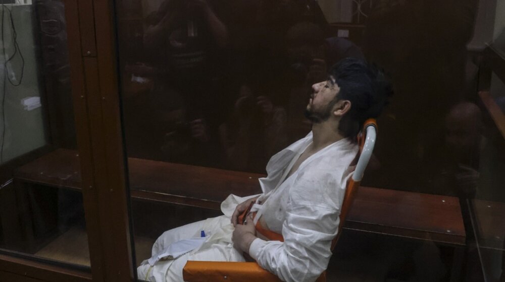 Šta prikazuju slike iz sudnice osumnjičenih za napad u Moskvi? 1