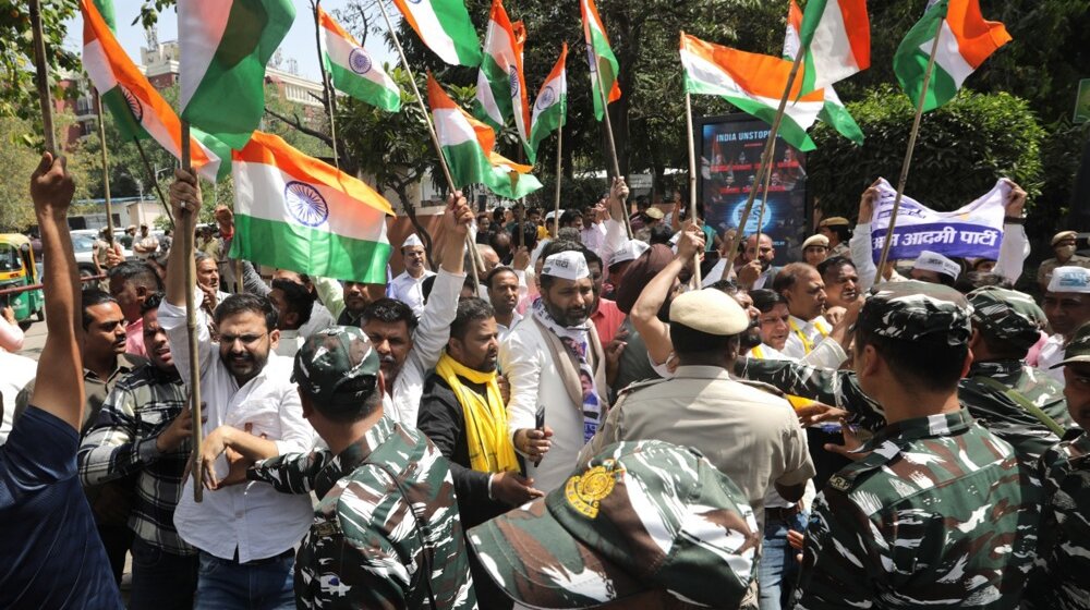 Više hiljada ljudi na mitingu u Indiji: Protiv hapšenja opozicionih lidera i podrivanja institucija 1