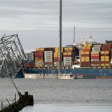 Završena potraga posle rušenja mosta u Baltimoru: Strahuje se da je šest osoba stradalo 4