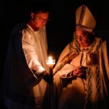 Papa prisustvovao Uskršnjem bdenju u bazilici Svetog Petra u Rimu 1