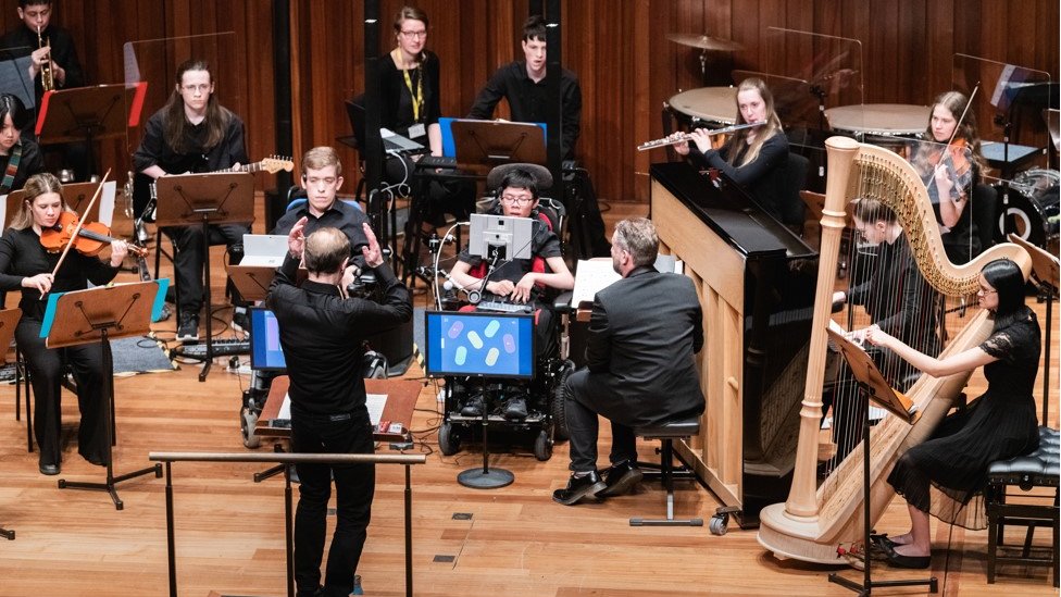 Muzika: Novi instrument koji može da se svira očima 3 National Open Youth Orchestra performing
