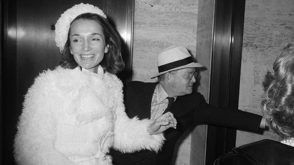 Zavada: Kako je skandalozna priča o Trumanu Kapoteu razotkrila tajne američkog visokog društva 1 Truman Kapote sa prijateljicom LI Radživil