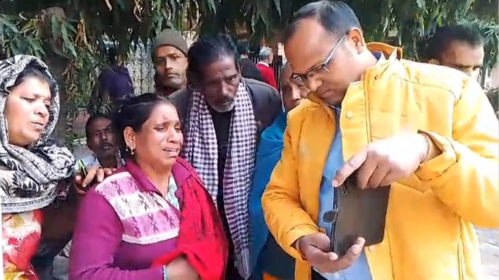 Indija: Dvoje dece posle 13 godina ponovo kod kuće 4 Nitu Kumari tokom video-poziva sa sinom