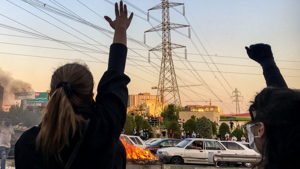 Iranke rizikuju zatvor svakodnevnim činovima otpora 1 Iranians have taken to the streets to protest over the repression of women who refuse to wear the hijab