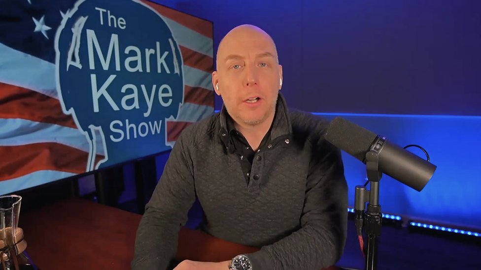 Konzervativni voditelj radio emisije Mark Kej u razgovoru za BBC iz svog studija