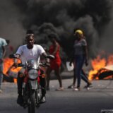 Haiti i nasilje: Proglašeno vanredno pošto su hiljade osuđenika pobegle iz zatvora 6