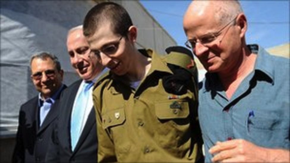 Izraelski vojnik Gilad Šilat je oslobođen od Hamasa u razmeni zarobljenika sa Izraelom iz 2011. godine