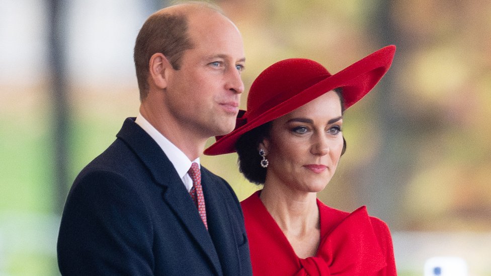 Kraljevska porodica: Izvinjenje princeze od Velsa zbog sporne fotografije, priznala da ju je dorađivala 2 Prince William, Prince of Wales and Catherine, Princess of Wales attend a ceremonial welcome for The President and the First Lady of the Republic of Korea at Horse Guards Parade in November