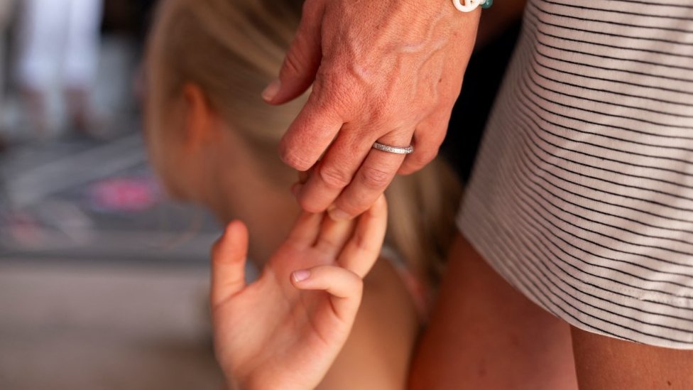 Starateljstvo u Srbiji: Kada roditelji zarate dete ispašta 3 majka i dete