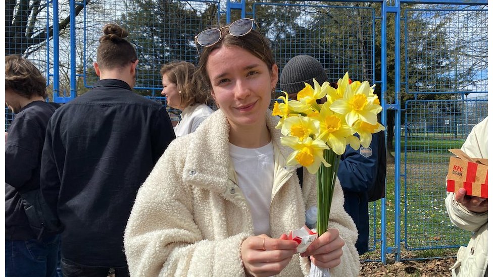 Izbori u Rusiji 2024: Ruski državljani u Srbiji čekaju duže od dva sata da bi glasali na izborima 2 Katja je stigla u Srbiju pre 48 sati