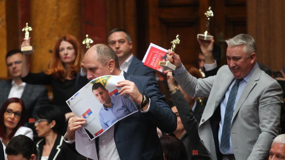 Srbija i politika: Ana Brnabić izabrana za predsednicu skupšptine 4 opozicija, skupština srbije