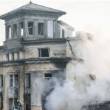 Rusija i Ukrajina: Veliki ruski napad na Kijev - krateri na ulicama, spaljeni automobili, ljudi u skloništima 9