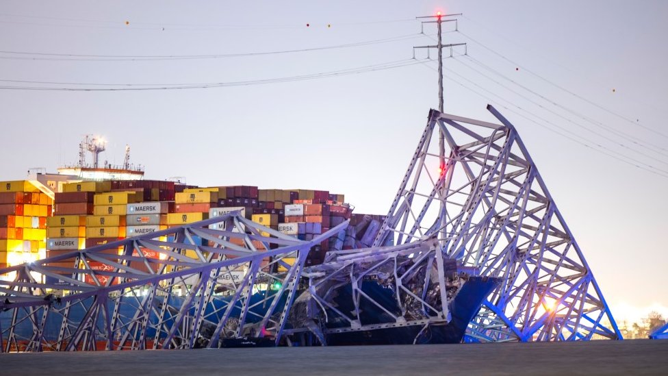 Amerika: Srušio se most u Baltimoru posle udara broda, šestorica se smatraju mrtvim 13 Most u Baltimoru