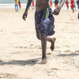 Somalija: Stratište na peščanoj plaži koje služi kao fudbalski teren 7