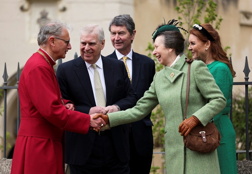 Kraljevska porodica: Kralj Čarls se pojavio u javnosti na uskršnjoj verskoj službi 3 Prince Andrew, Princess Anne, Sir Timothy Laurence and Sarah Ferguson at the Easter church service