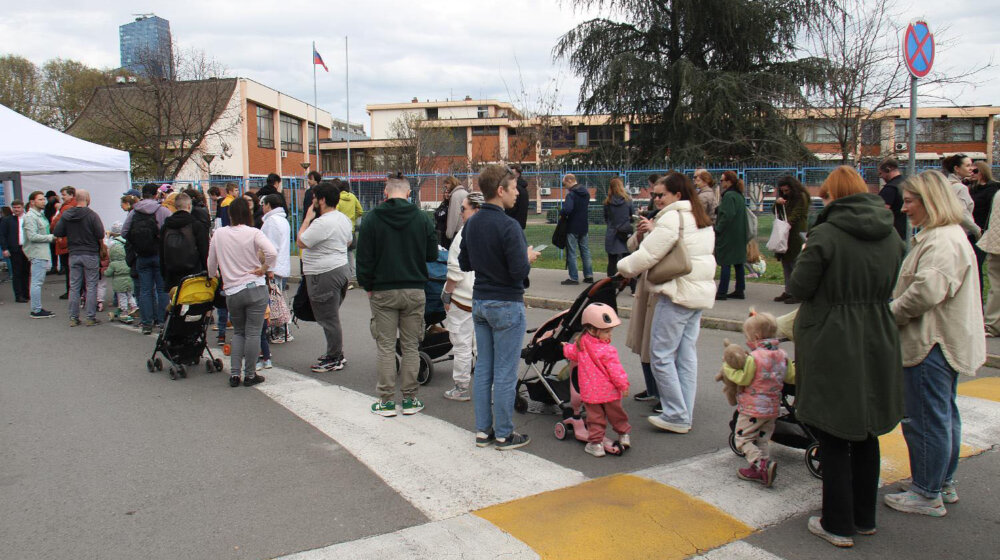 Hiljade Rusa izašlo da ispuni poslednju želju Navaljnog: "Podne protiv Putina" i u Srbiji (VIDEO) 1