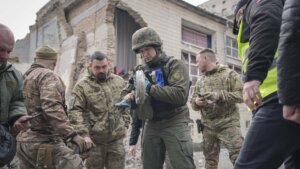 „Vreme je da se skinu rukavice, jer autokrate vide uzdržanost kao znak slabosti“: Američki general za Politico o strategiji Zapada za Ukrajinu
