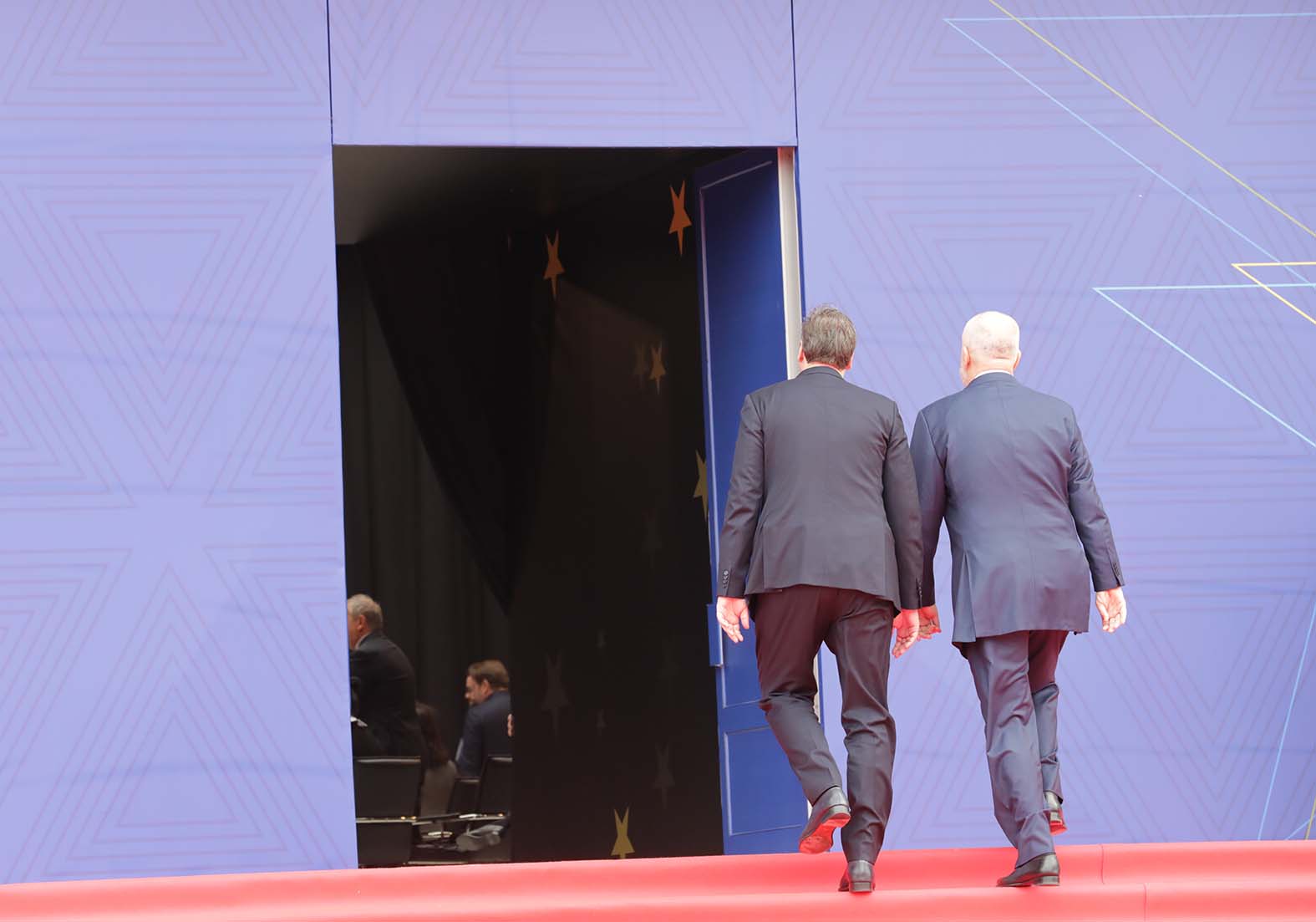 Mesto gde Balkanci izgledaju malo bolje: Reporter Danasa iza kulisa Samita u Tirani 2