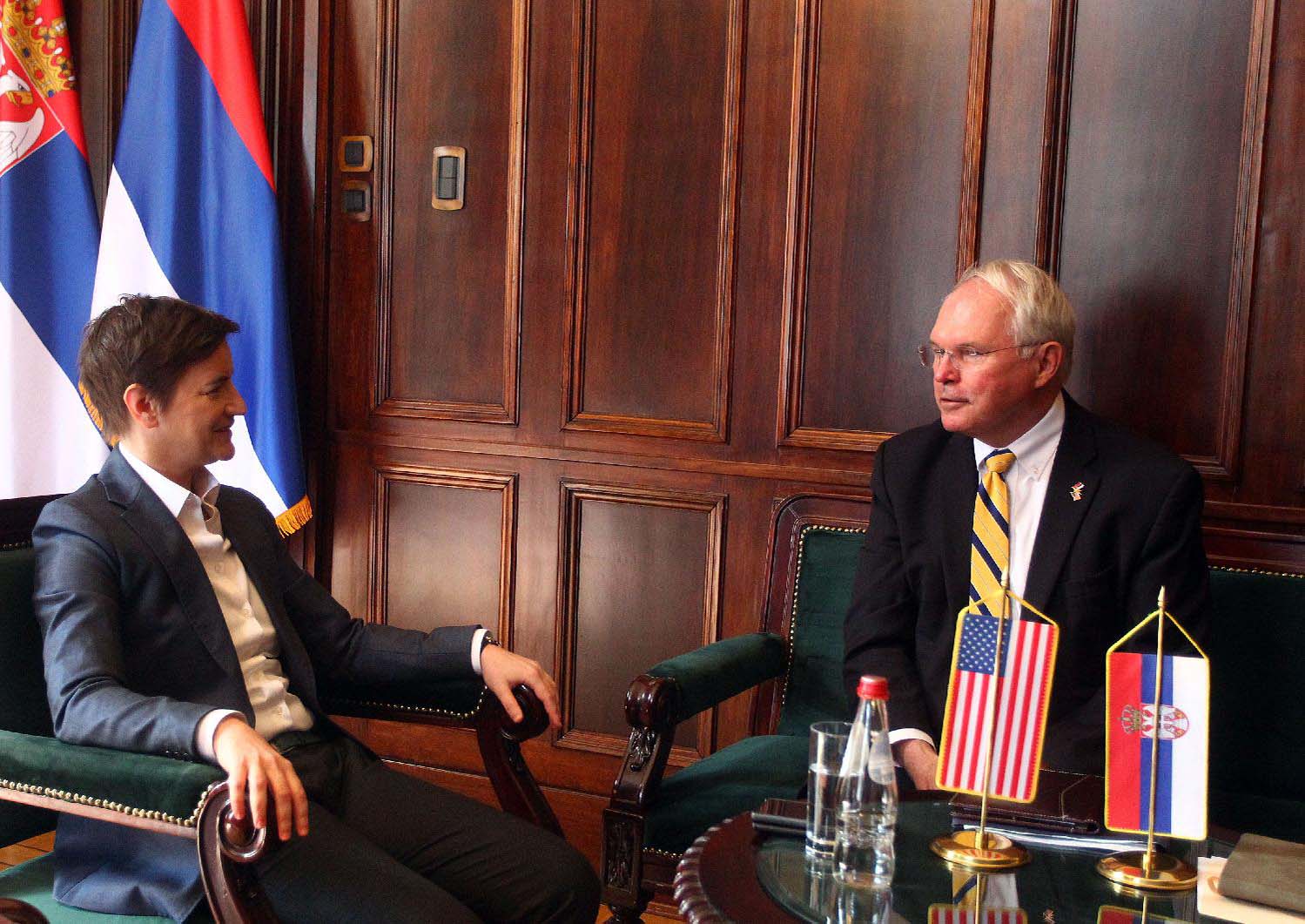 Počeo sastanak predsednika Aleksandra Vučića sa ambasadorima zemalja Kvinte 2 Počeo sastanak predsednika Aleksandra Vučića sa ambasadorima zemalja Kvinte 2