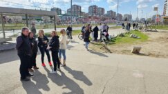 Peticija Blok 63 protiv betonizacije blokova Protiv betonizacije blokova: Stanari Bloka 63 organizovali potpisivanje peticije (FOTO) 3