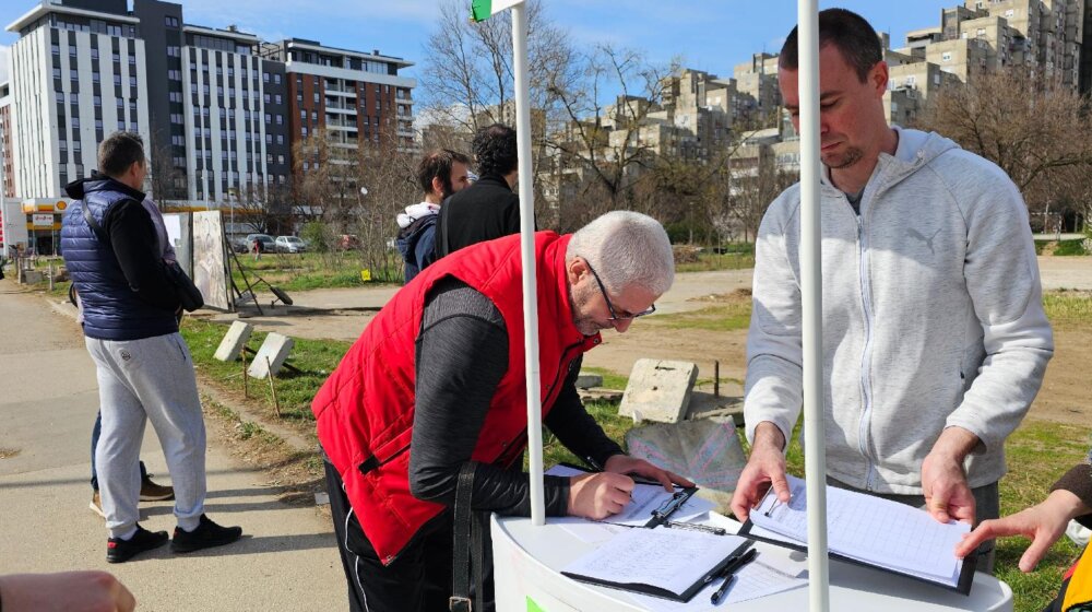 Protiv betonizacije blokova: Stanari Bloka 63 organizovali potpisivanje peticije (FOTO) 1