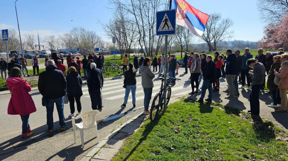 Udruženja građana i stanari ponovo blokirali ulicu na Novom Beogradu zbog nelegalne šljunkare 1