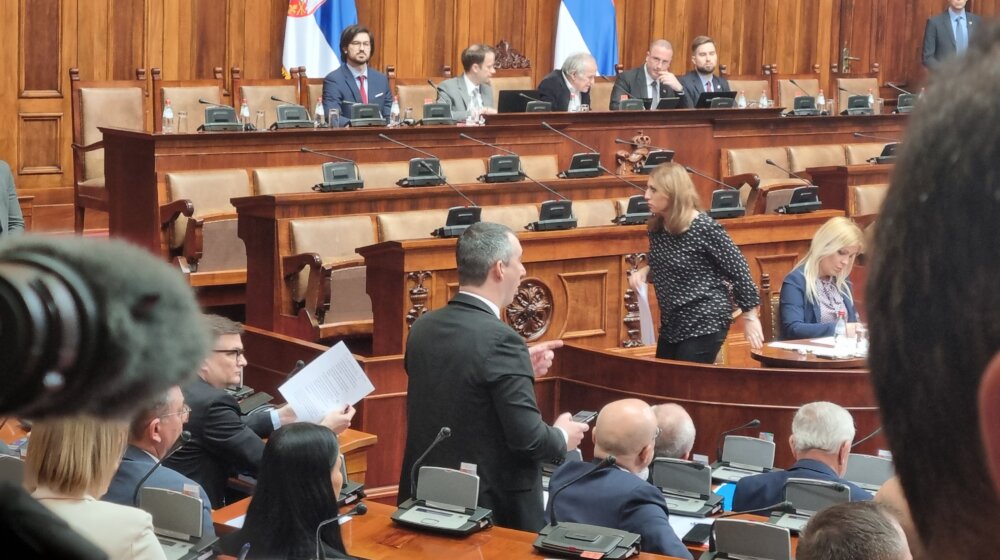 Miroslav Aleksić ukazao na povredu poslovnika, Orlić oštro reagovao (VIDEO) 1