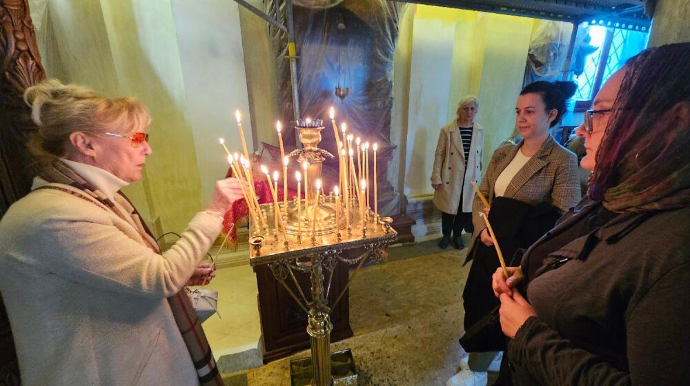 U ruskoj crkvi Svete Trojice u Beogradu služen parastos za žrtve terorističkog napada u Moskvi 1
