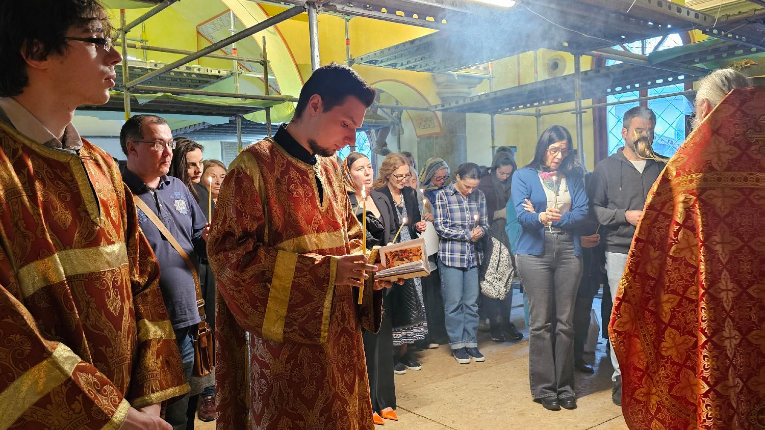 U ruskoj crkvi Svete Trojice u Beogradu služen parastos za žrtve terorističkog napada u Moskvi 2 U ruskoj crkvi Svete Trojice u Beogradu služen parastos za žrtve terorističkog napada u Moskvi 2