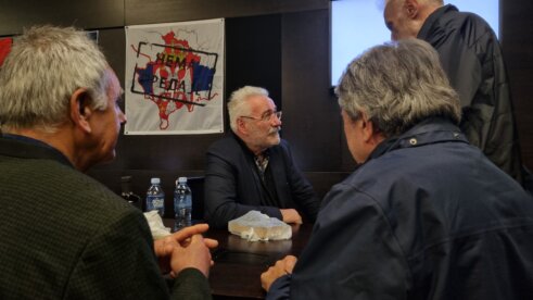 "Dobro veče i pomaže Bog svima, mi smo snaga iz naroda": Reporterka Danasa na tribini o predstojećim izborima 5