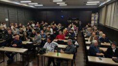 "Dobro veče i pomaže Bog svima, mi smo snaga iz naroda": Reporterka Danasa na tribini o predstojećim izborima 3