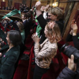 Francuska prva u svetu u Ustav uvela pravo na dobrovoljni prekid trudnoće 7