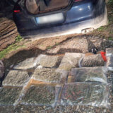 Inspektori zaplenili 52 kilograma marihuane u Surčinu i Inđiji: Uhapšena dvojica mladića 4